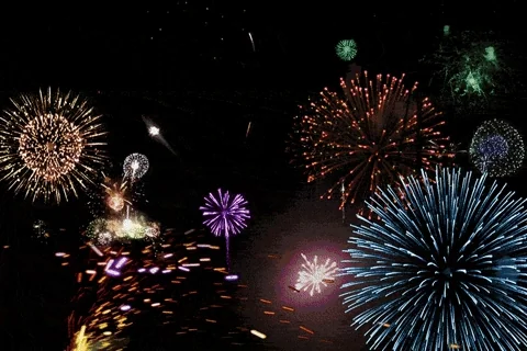 Um GIF com fogos de atírifico colorido